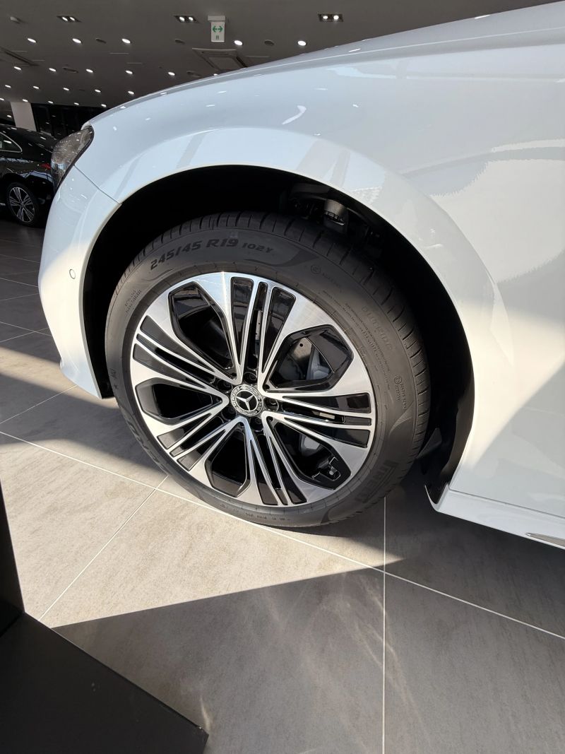 E 350 e 4M EX 별도 모델의 휠